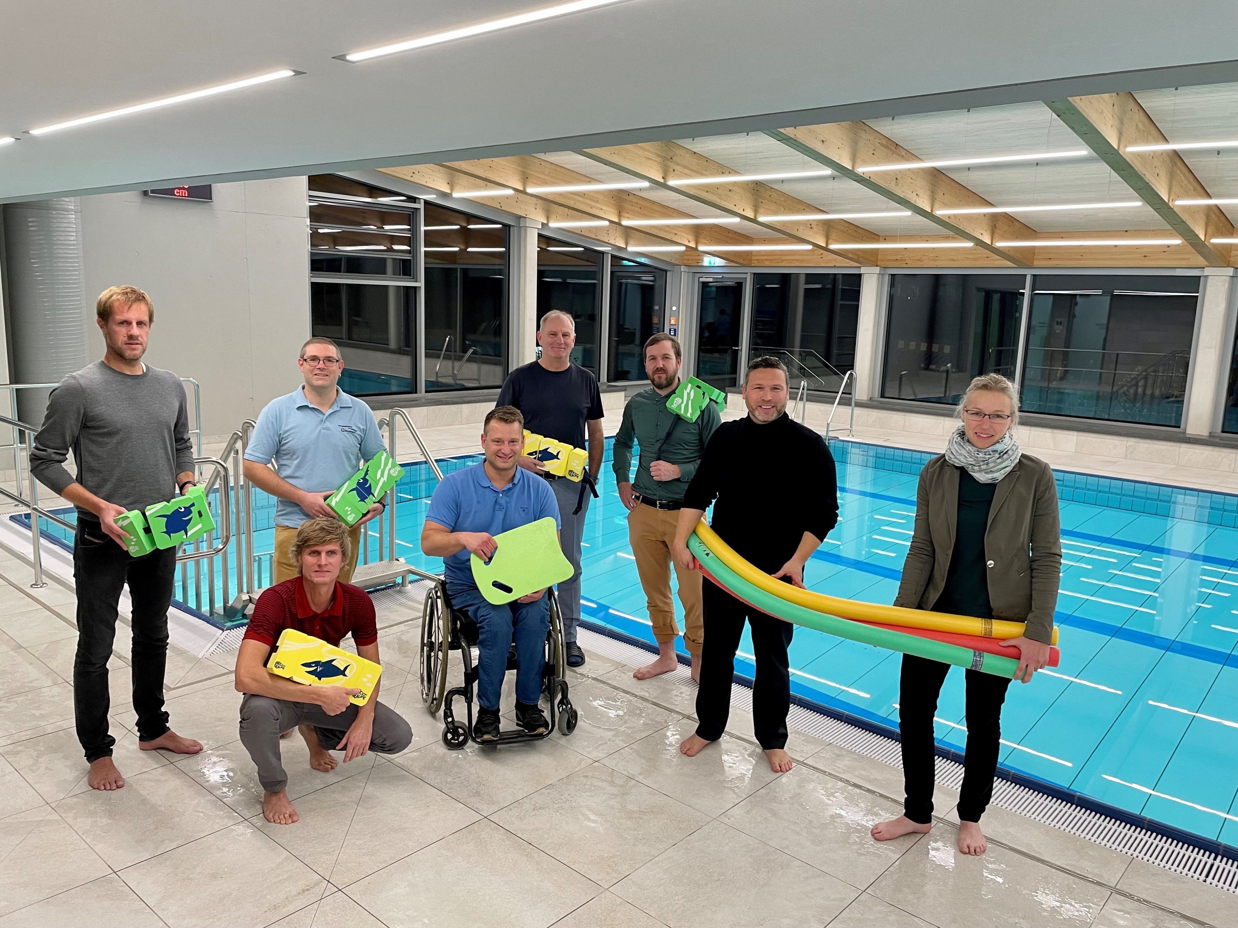 Vertragsunterzeichnung mit der Bad Rodacher Thermalbad Service GmbH zum Betrieb des Lehrschwimmbades in Ahorn